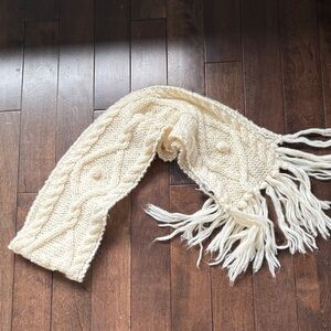 Like New America eagle Cream Cable Knit Fringe Scarf